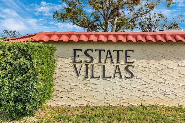 view of community / neighborhood sign