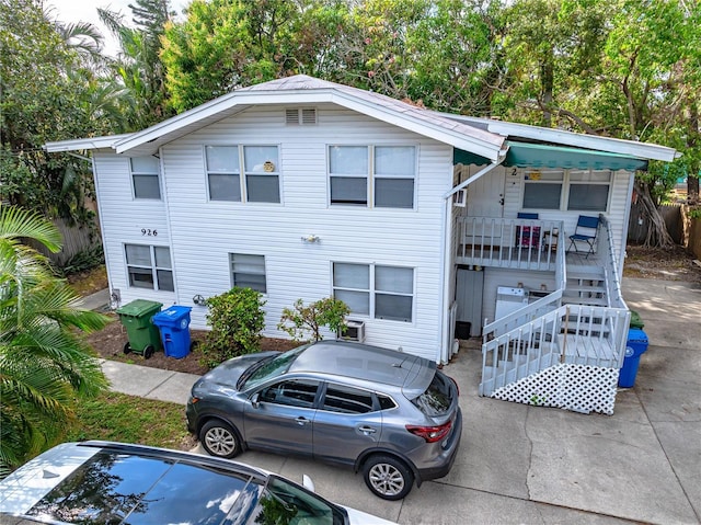 view of front of property