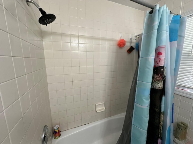 bathroom featuring shower / tub combo