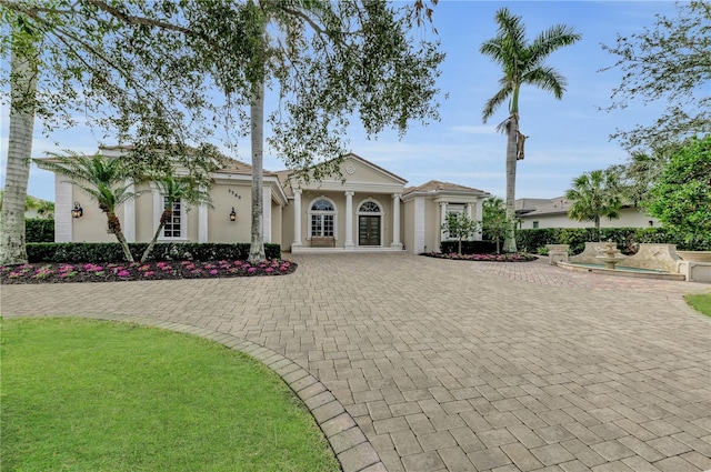 view of front of property with driveway and stucco siding