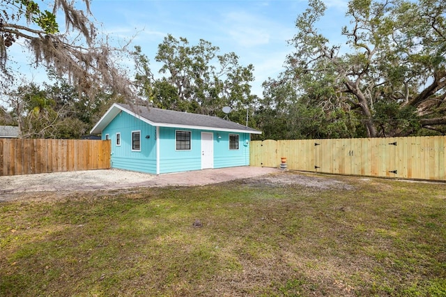 3200 Tobero Ln, Sarasota, FL 34235 - exterior space featuring fence