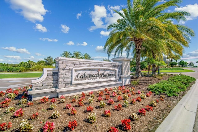 view of community / neighborhood sign