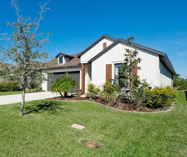 view of front of house featuring a garage and a front yard