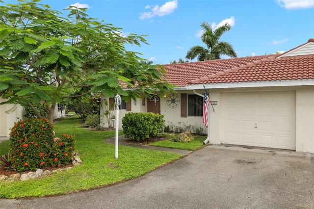 view of front of property featuring a garage and a front yard