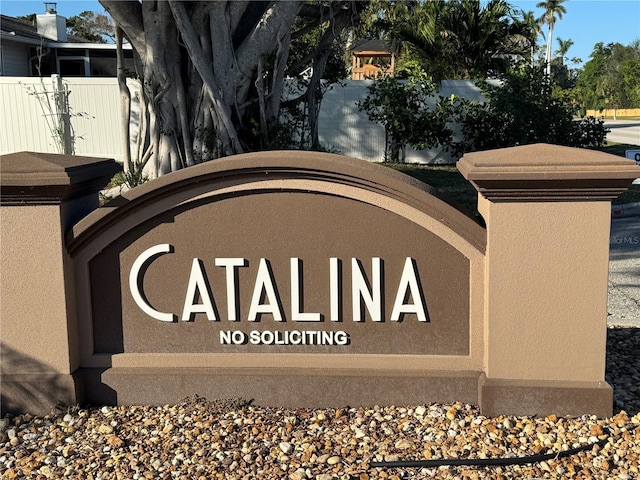 view of community / neighborhood sign