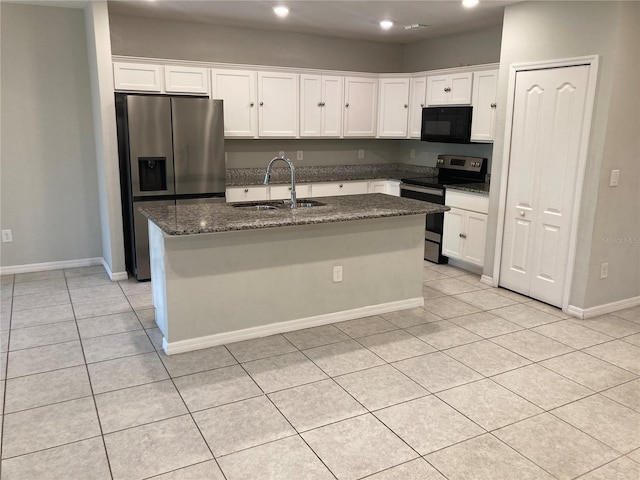 kitchen featuring appliances with stainless steel finishes, a sink, a center island with sink, and white cabinetry