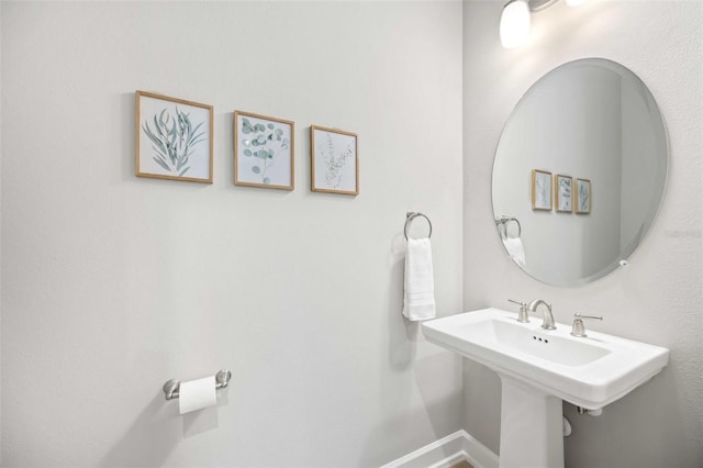 bathroom featuring sink