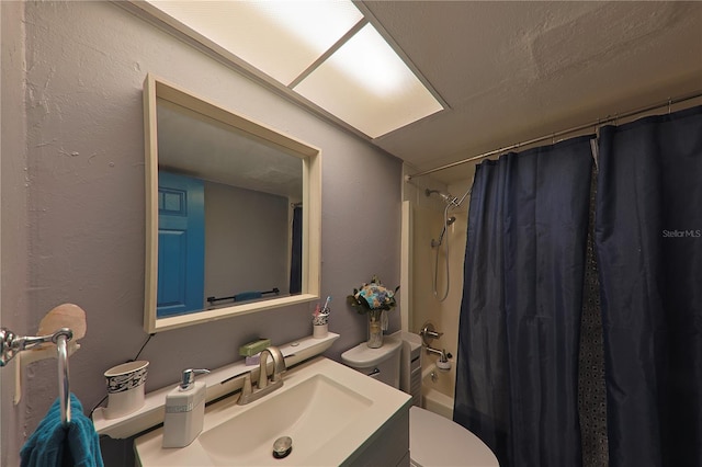 full bathroom featuring vanity, shower / bath combo with shower curtain, and toilet