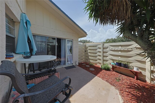 2566 Forest Run Ct, Clearwater, FL 33761 - view of patio