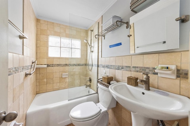 full bathroom featuring toilet, sink, crown molding, tiled shower / bath, and tile walls