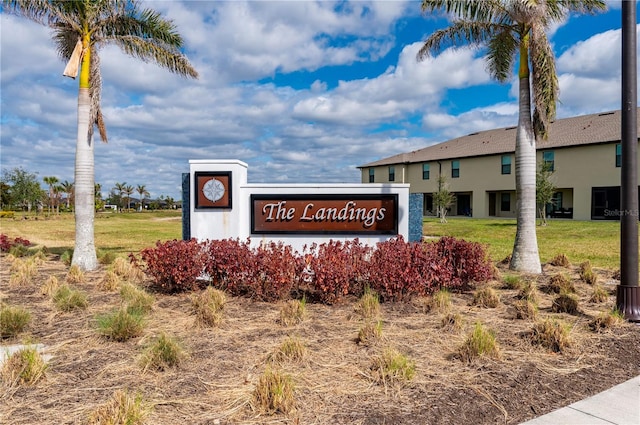 community sign featuring a yard