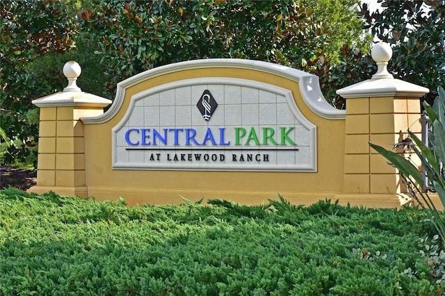 view of community / neighborhood sign