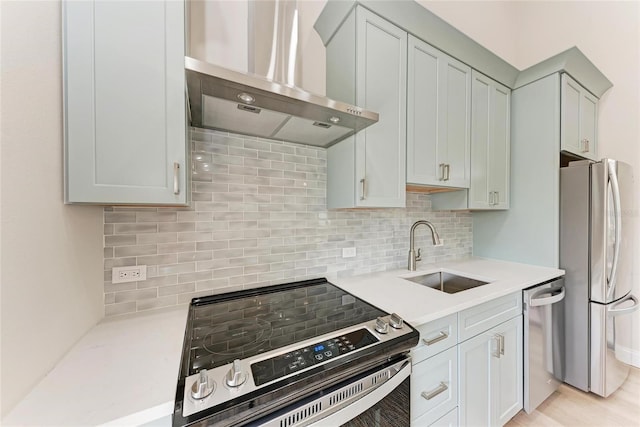 kitchen with tasteful backsplash, sink, stainless steel appliances, and exhaust hood