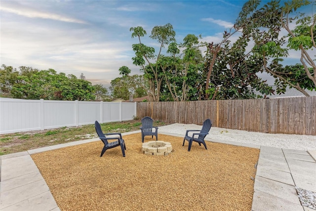 view of yard featuring a fire pit