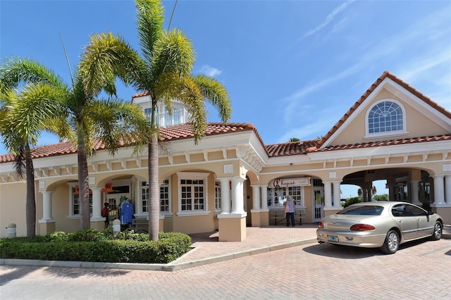 view of mediterranean / spanish-style home