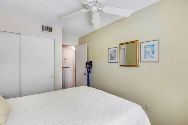 bedroom featuring ceiling fan and a closet