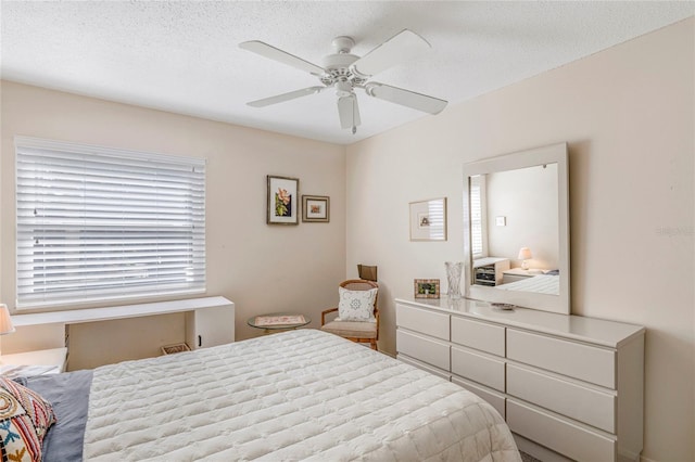 bedroom featuring ceiling fan and a textured ceiling