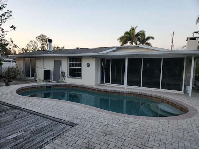 view of pool at dusk