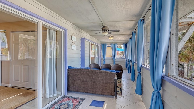 sunroom with ceiling fan