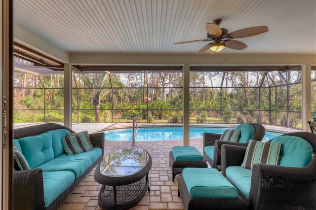 sunroom with ceiling fan