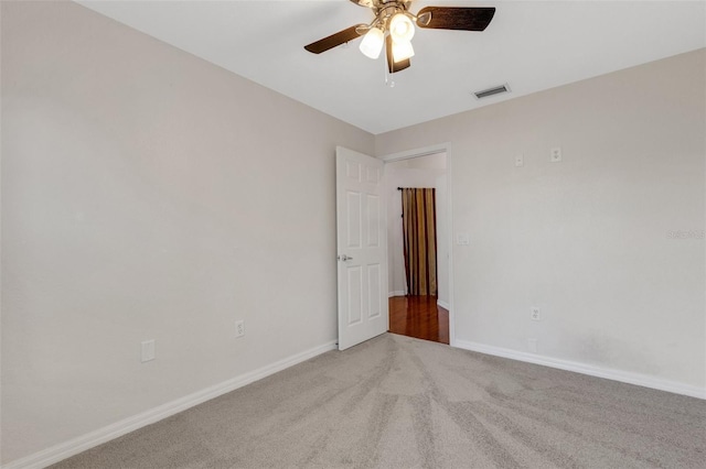 unfurnished room with light carpet and ceiling fan