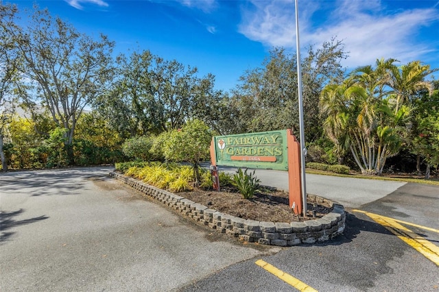 view of community / neighborhood sign