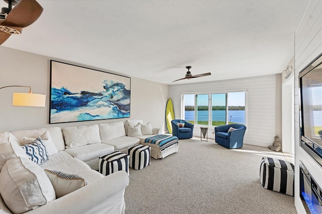 carpeted living room featuring ceiling fan