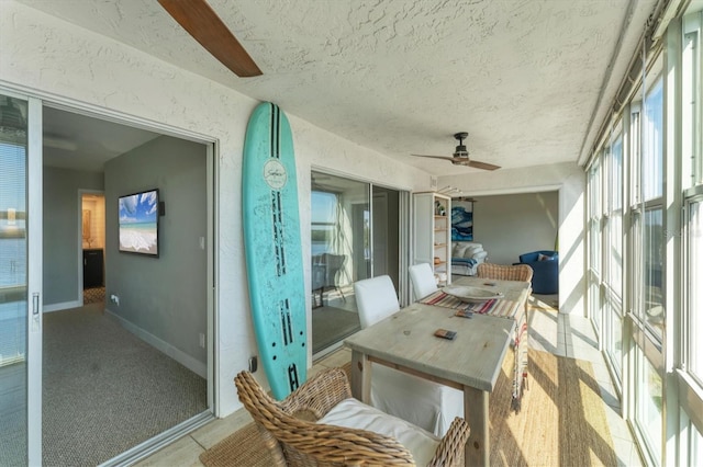 sunroom with ceiling fan