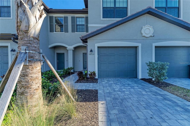 view of front facade with a garage