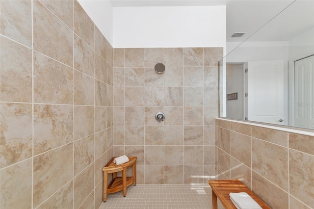 bathroom featuring a tile shower