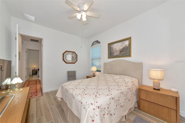 bedroom with ceiling fan