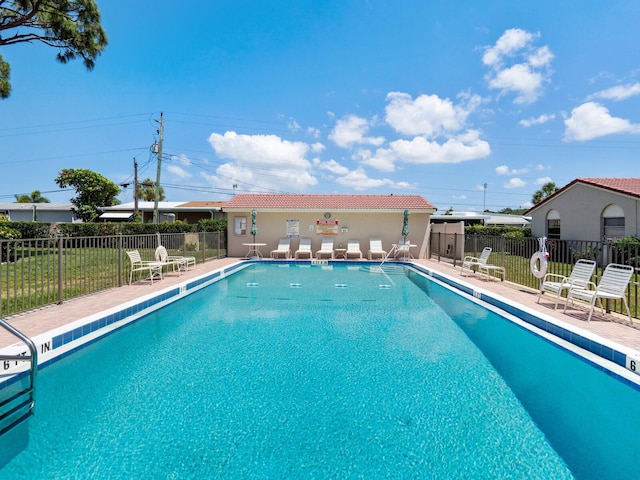 view of swimming pool