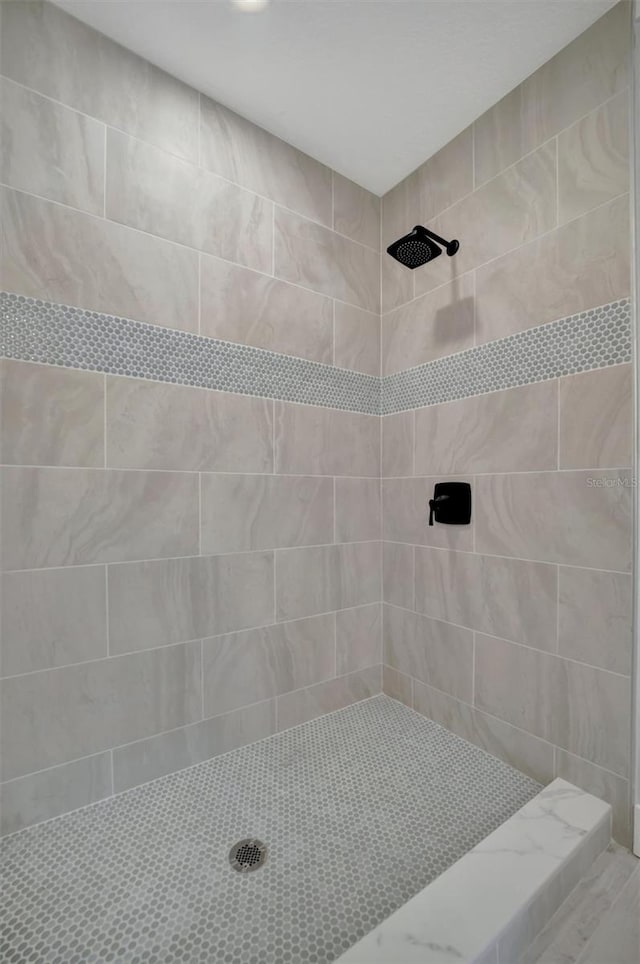 bathroom featuring tiled shower