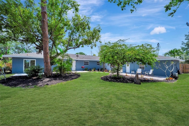 view of yard featuring a patio area