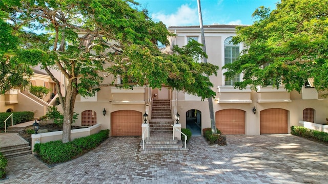 view of front facade featuring a garage