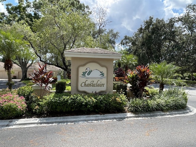 view of community / neighborhood sign