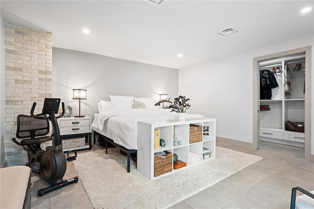 bedroom featuring recessed lighting, visible vents, a spacious closet, and baseboards