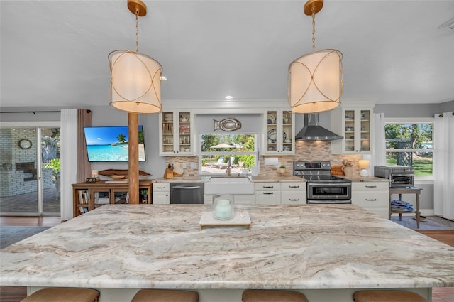 7820 Seville Cir, Bradenton, FL 34209 - dining room with wood finished floors