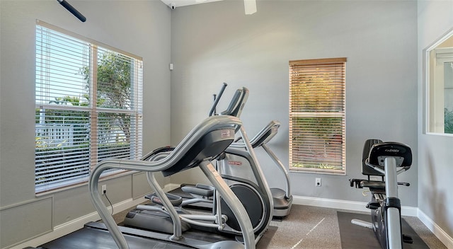 exercise area featuring baseboards