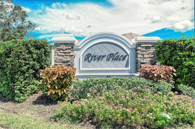 view of community / neighborhood sign