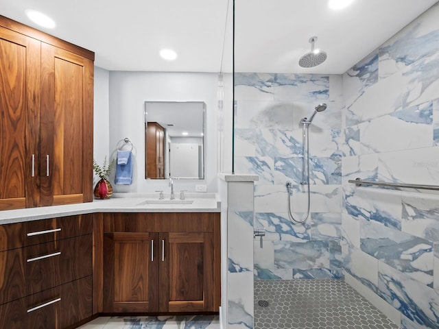 bathroom featuring tiled shower and vanity