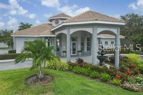 view of front of property with a front yard