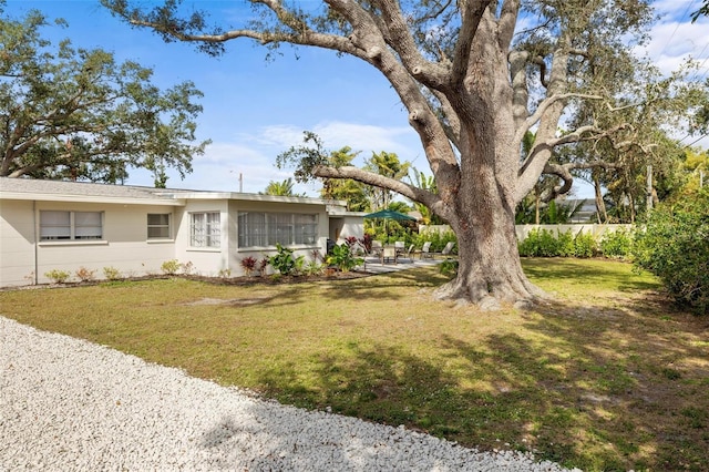 view of front of house with a front yard