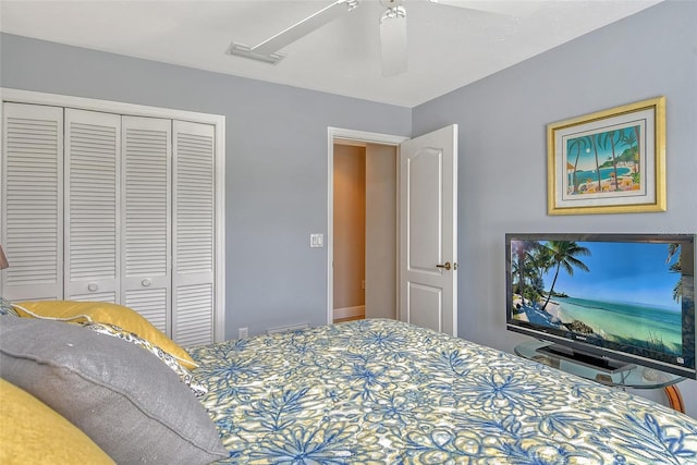 bedroom featuring ceiling fan and a closet