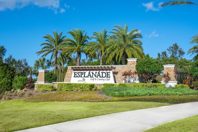 community / neighborhood sign featuring a lawn