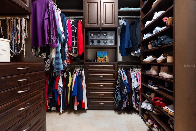 walk in closet featuring light tile patterned floors