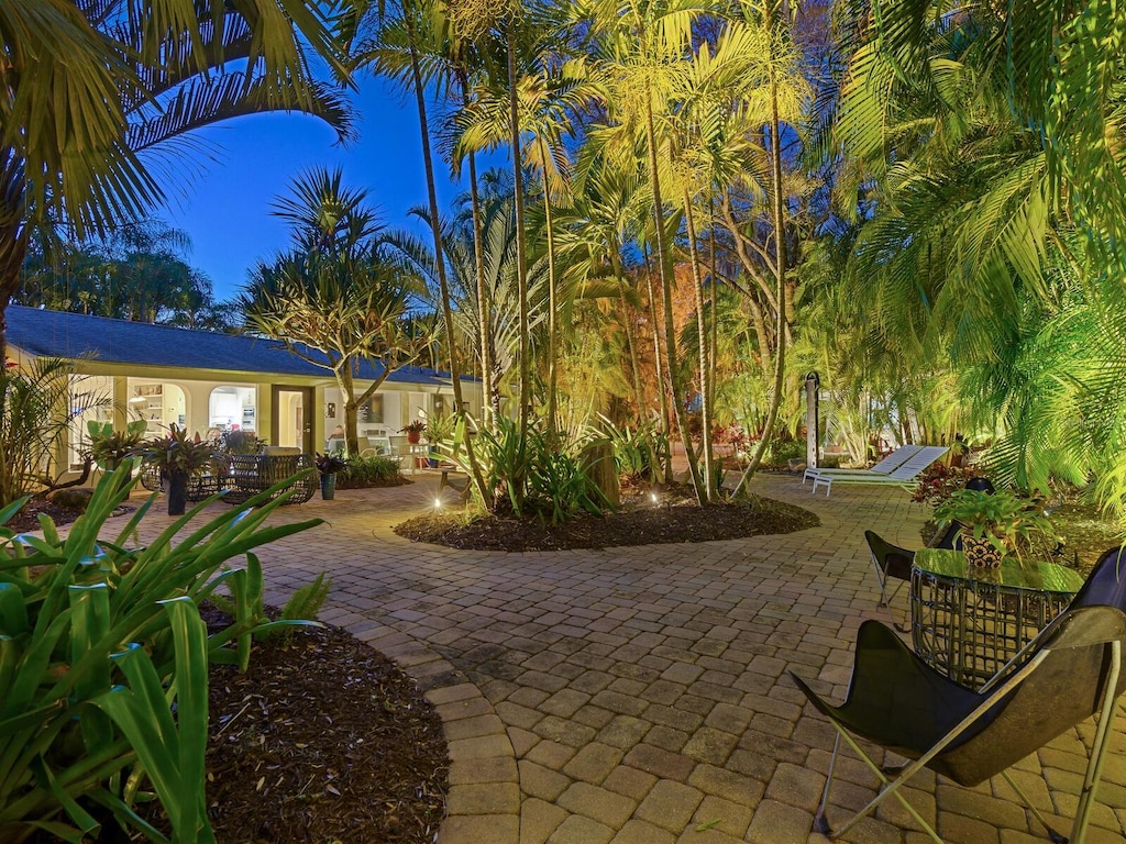 1330 N Lockwood Ridge Rd, Sarasota, FL 34237 - view of patio / terrace