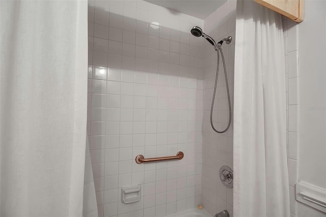 full bath with shower / bath combo