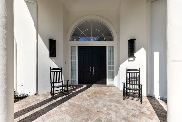 view of exterior entry featuring stucco siding