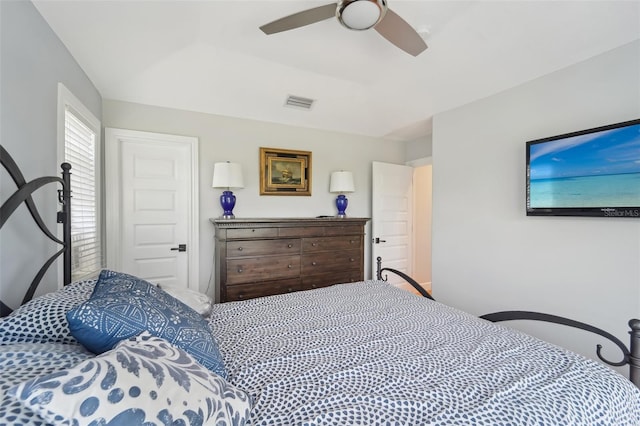 bedroom with ceiling fan